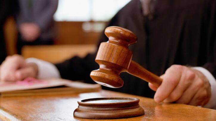 court hammer  01.jpg