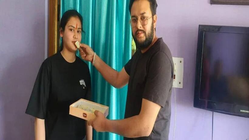 UK Topper प्रियांशी रावत फंसी नए झमेले में अब होगी जांच  जाने क्या है डमी स्कूल का नया लफड़ा?