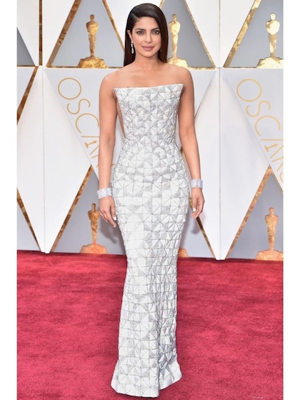 40 की उम्र में लगेंगी 20 की, फॉलो करें Priyanka Chopra का डाइट प्लान