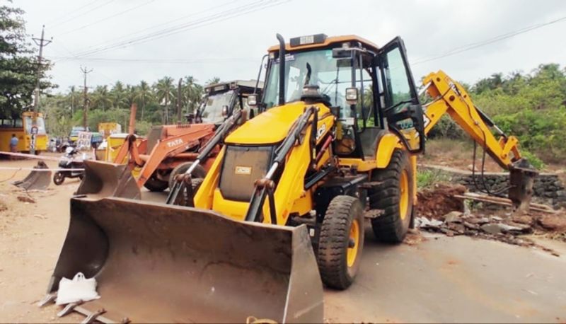 GHMC demolishes Ilegal constructions outside of YS Jagan house in Hyderabad AKP