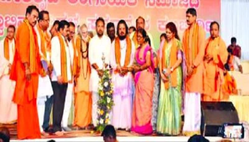 Andola Swamiji Slams Priyanka Kharge Mallikarjun Kharge grg 