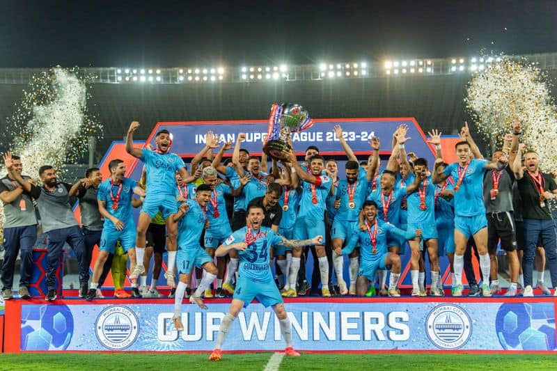 football Har baar jeetenge How Mumbai City FC players, fans celebrated after clinching ISL 2023-24 title (WATCH) snt