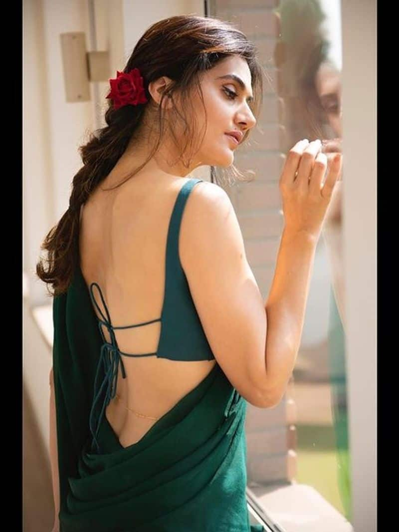 taapsee pannu sleeveless blouse design for latest designer saree zkamn