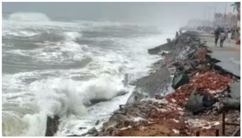 Kerala: IMD issues orange alert in coastal areas due to 'kallakkadal' rkn