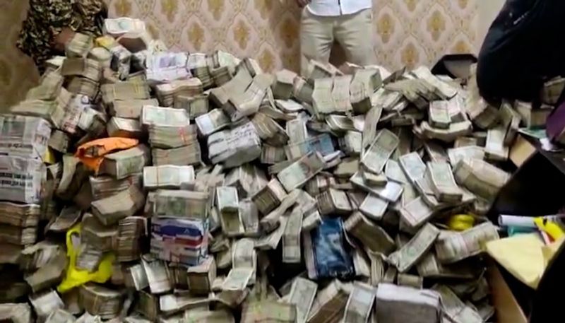 ED raids Jharkhand minister's secretary, seizes over Rs 20 crore
