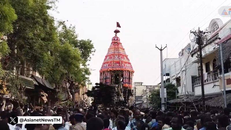 thousands of devotees participate srirangam temple car festival in trichy vel