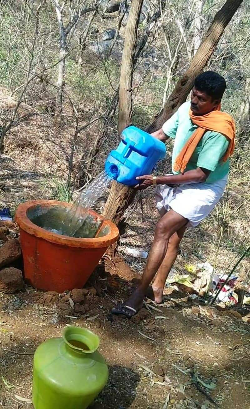 Bengaluru rural  Animal lovers quenching the thirst of wildlife snr