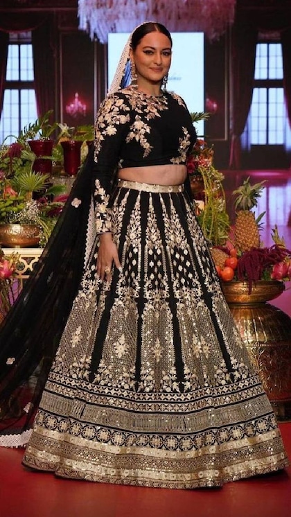 हीरामंडी की हसीनाओं के 8 Embroidery outfits में चलेगा हुस्न का जादू!