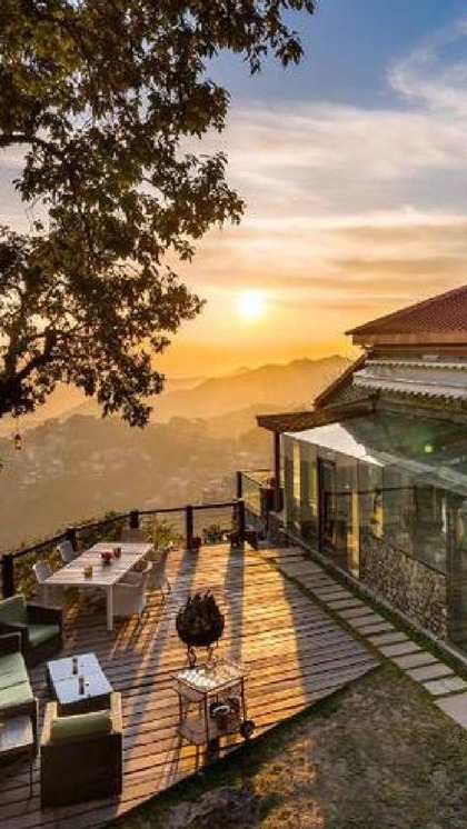 <p>उत्तराखंड में बसे मसूरी हिल स्टेशन को मसूरी झाड़ अधिक उगने के कारण ये नाम दिया गया। 1800 सदी में ब्रिट‌िश म‌िल‌िट्री ऑफिसर ने ये मसूरी हिल स्टेशन खोजा था। </p>

