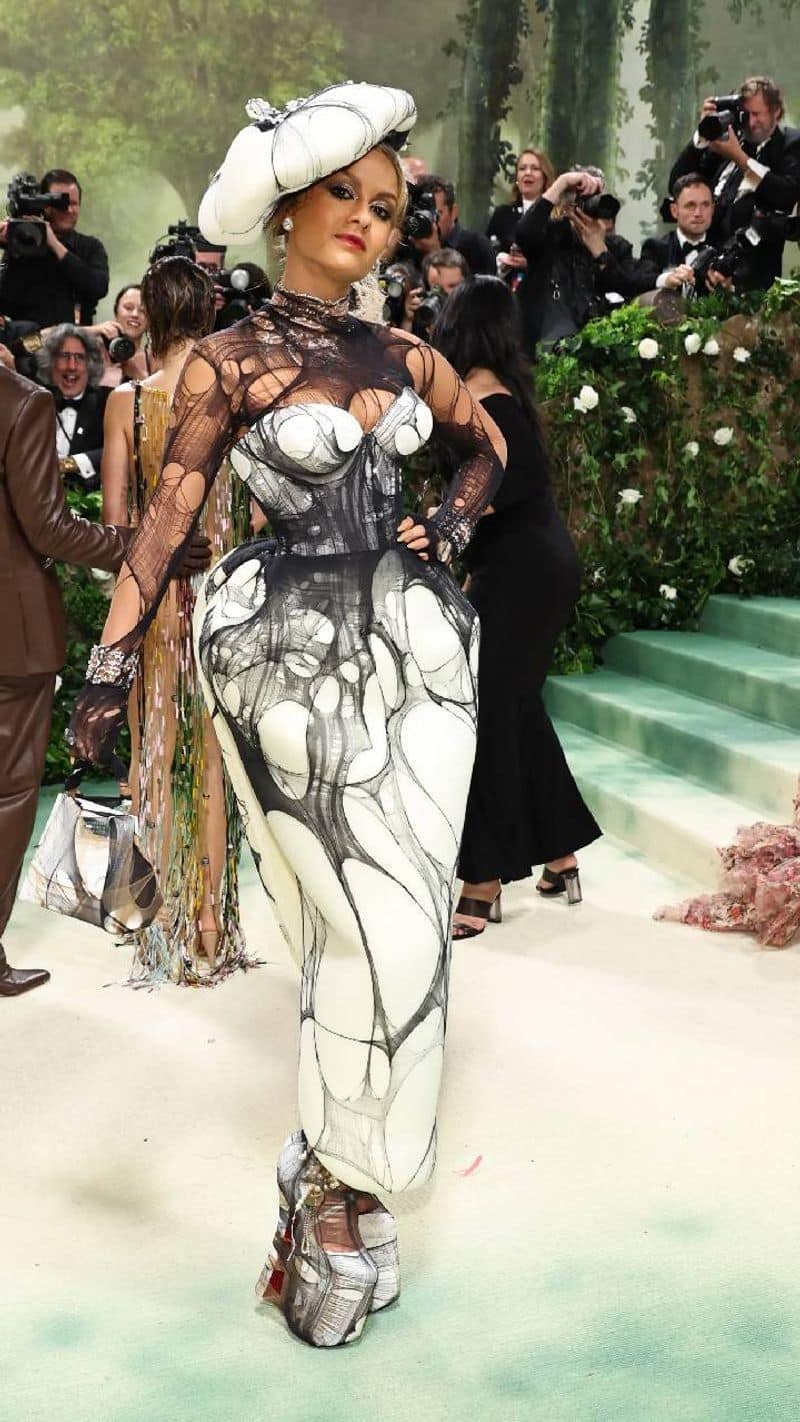  Natasha Poonawalla met gala 2024 look in margiela outfit xbw