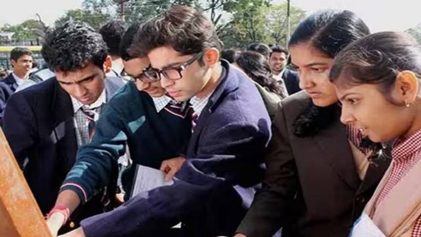 मां की मौत, पिता को मार गया लकवा, हिम्मत तो देखो...ऐसे 12वीं में हासिल किए अच्छे अंक