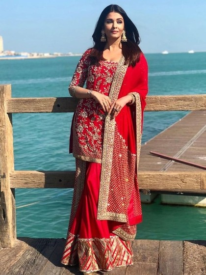 बहु रानी, हो या सासू मां, सब पर जमेंगे Aishwarya Rai के 7 सूट