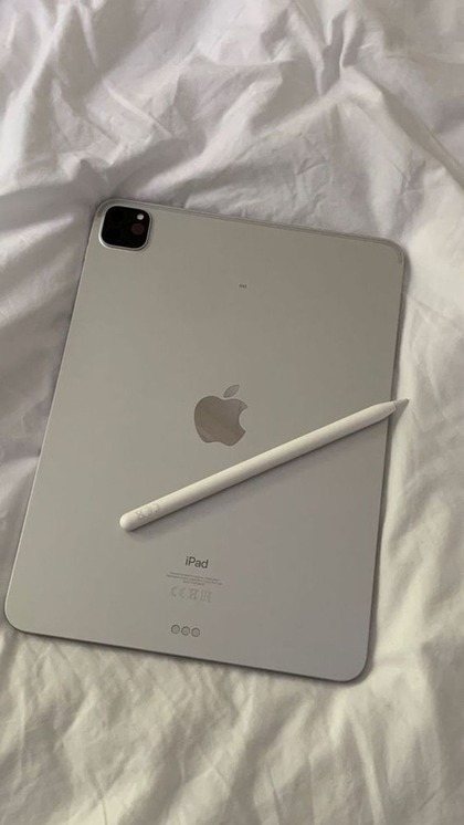 <p>ज्यादातर लोगों को लगता है,एप्पल के iPhone सबसे महंगे होते हैं लेकिन क्या आप जानते हैं कि एप्पल कंपनी की ऐसे कई सामान हैं जिन्हें खरीदना हर किसी के बस की बात नहीं है। </p>
