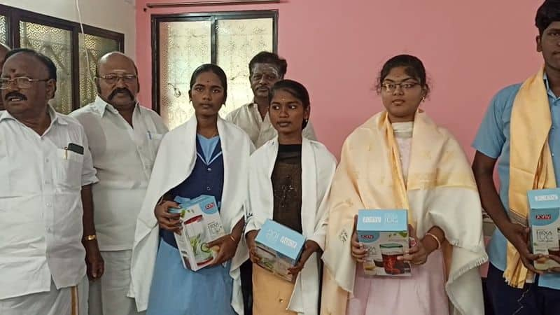 school teachers and administrative members honour the students who scored 100 marks on 12 public exam in ramanathapuram vel