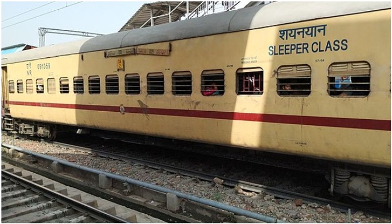 Lokmanya Tilak Shalimar express train derailed in Nagpur no causality reported ckm