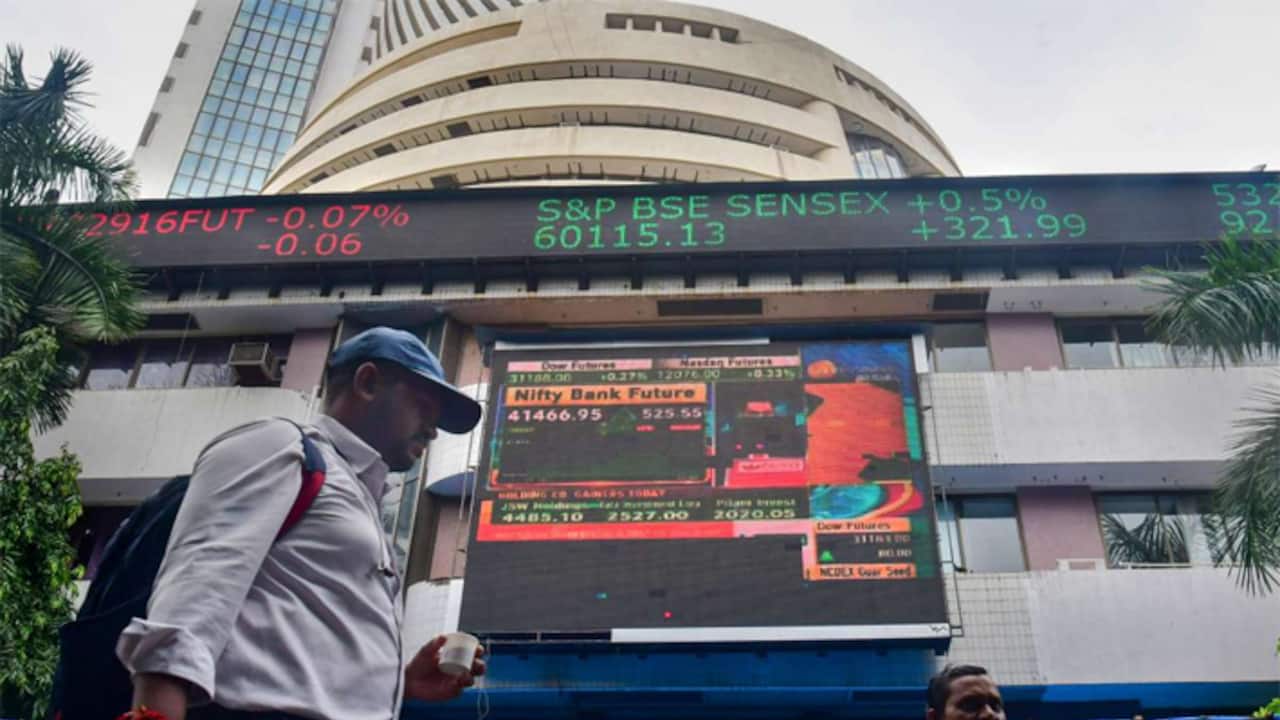 Sensex sinks, Nifty drops as FII outflows continue; experts await Modi Trump discussion