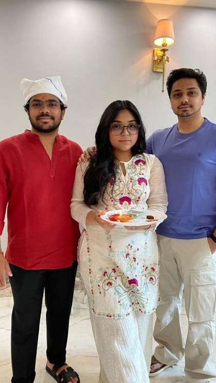 <p>आकाश, मायावती के छोटे भाई आनंद कुमार के बेटे हैं। आनंद कुमार भी पार्टी में सक्रिय रहे हैं। उन्हें पार्टी का उपाध्यक्ष भी बनाया गया था। हालांकि बाद में उन्हें इस पद से हटा दिया गया।</p>
