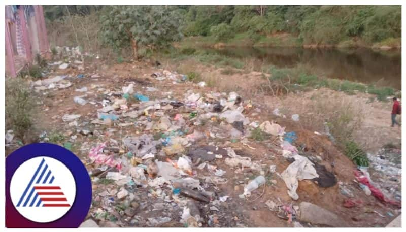 Garbage and Sewage entering River Tunga in Sringeri gow 