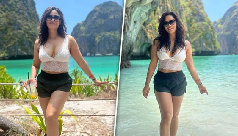 SEXY photos Shweta Tiwari dons lacy bralette with shorts on her beach vacation RBA