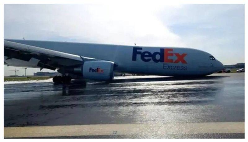 Probe launched after Boeing cargo plane lands in Istanbul without front landing gear