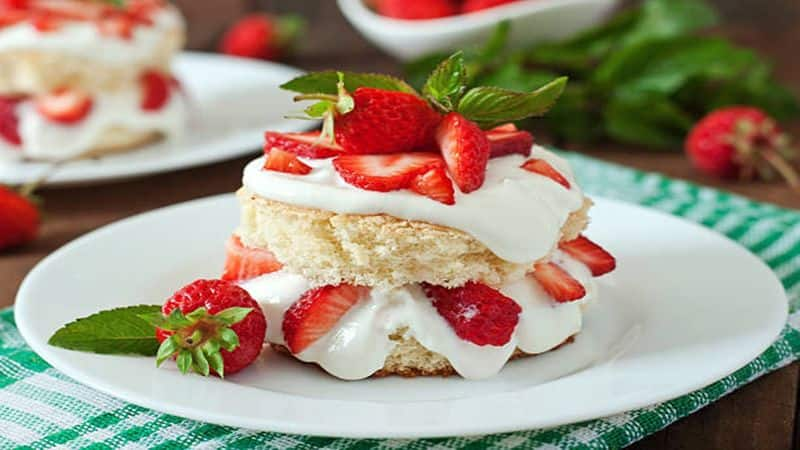 Mother's Day Special: Surprise your mom with this homemade strawberry cake NTI EAI