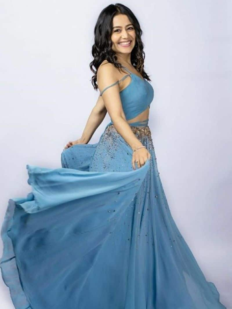 Neha kakkar latest lehenga design lehenga for short height girls zkamn