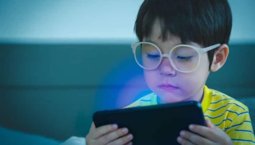 Nurturing Healthy Habits: Balancing screen time and outdoor activities for children's mental well being