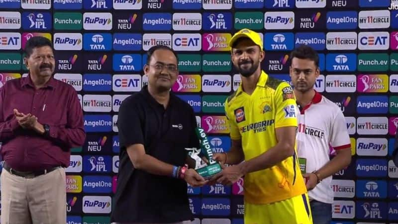 MS Dhoni won the Punch EV Electric Striker of the match award but Ruturaj Collected the trophy on behalf of dhoni rsk 