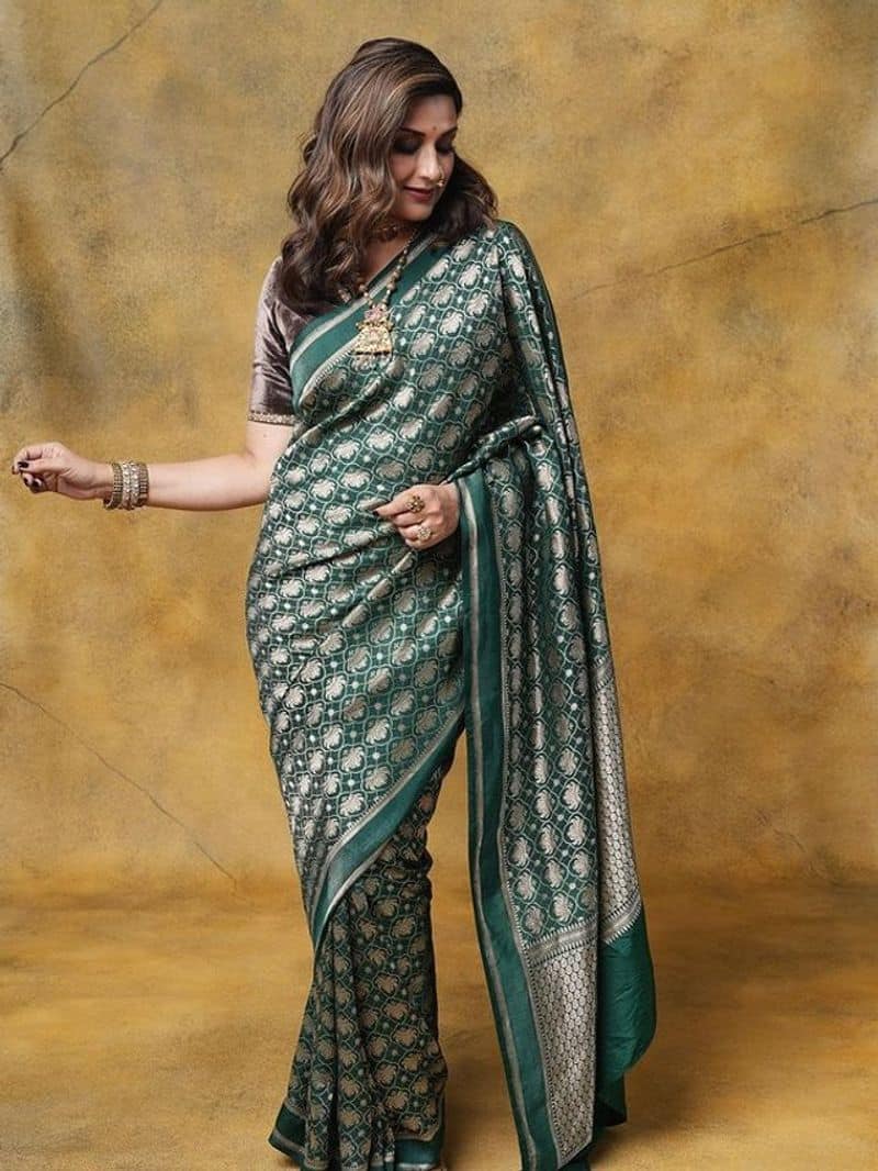 Sonali Bendre latest saree for Mothers Day 2024 zkamn