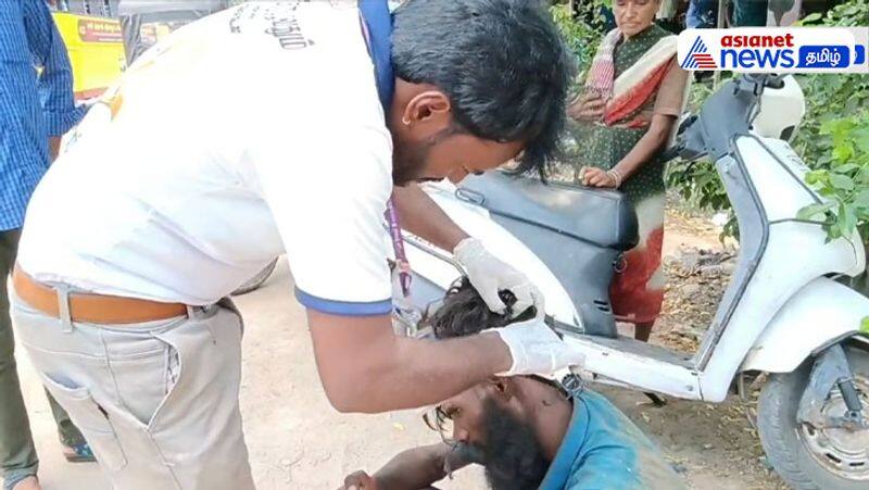 people encouraging the volunteer who help mentally challenged person in nagapattinam vel