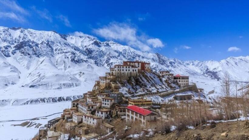  कपाट खुलने के बाद शुरू हुई चार धाम यात्रा  हेलीकॉप्टर से करें यात्रा  देखें क्या है बुकिंग टाइमिंग?