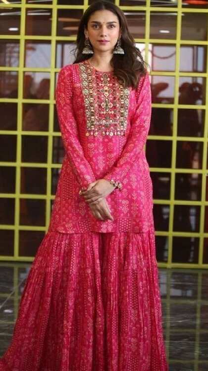 हैंड ब्लॉक शरारा सेट