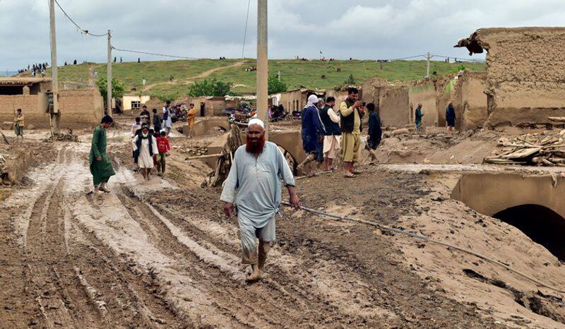 Flash floods kill over 300 in northern Afghanistan 