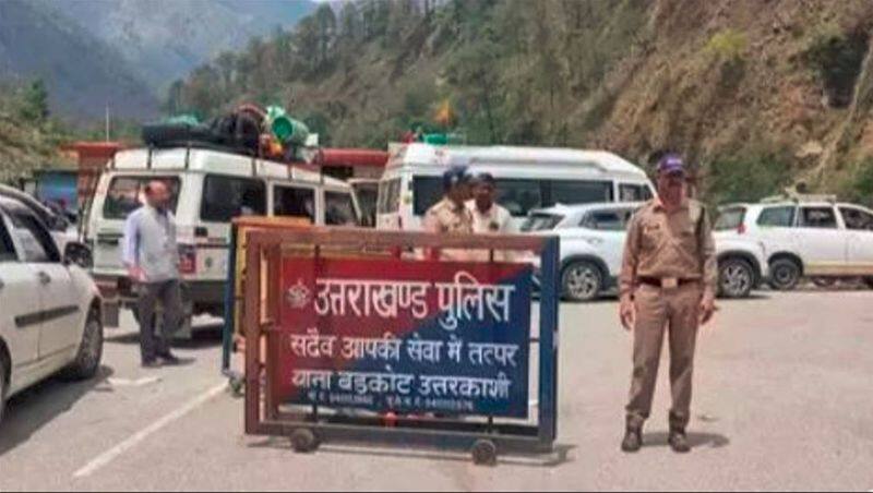 Massive rush Uttarakhand police appeal to pilgrims to postpone Chardham Yatra for a few days akb