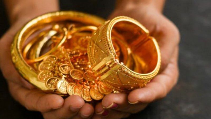 gold silver prices: Gold dips Rs 10, silver down by Rs 100; yellow metal trading at Rs 72, 210-sak