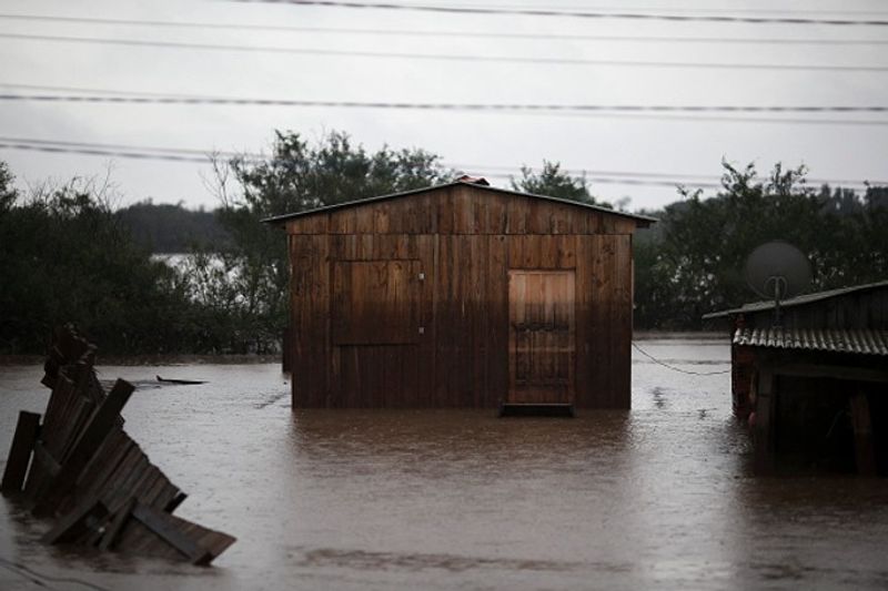 Brazil 'worst-ever' weather catastrophe Over 140 killed, 2 million affected by devastating floods (WATCH) snt