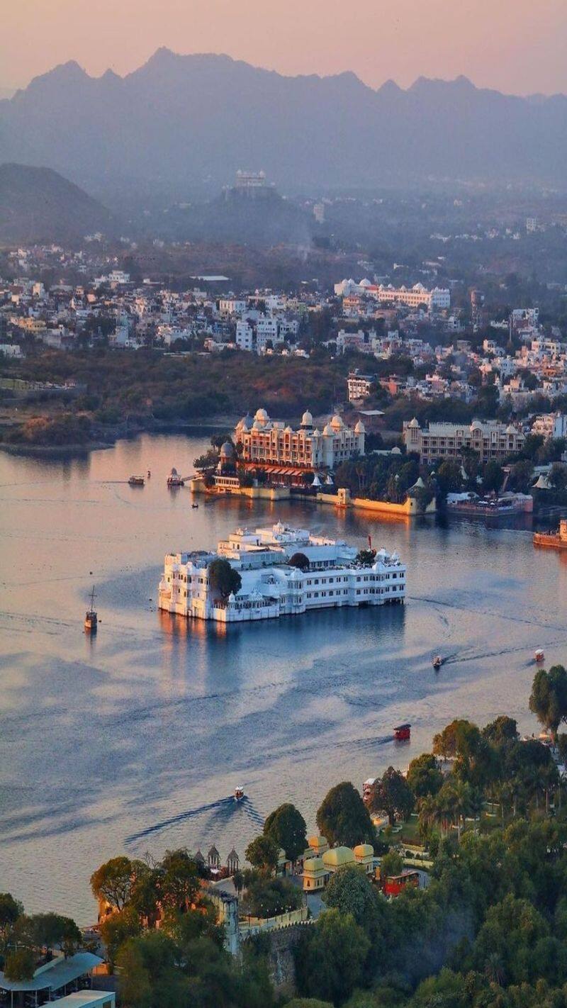 india first five star hotel and mahal taj lake palace Udaipur price kxa  