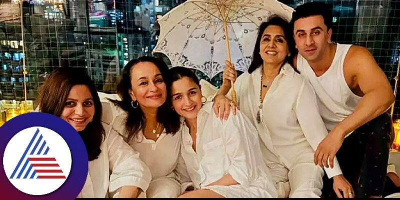 Bollywood actress Alia Bhatt celebrates mothers day specially with mom and mom in law pav