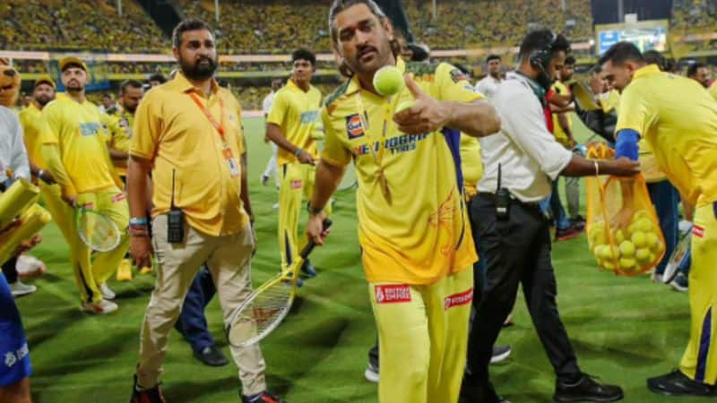  MS Dhoni's heartfelt gesture: Special 'Return Gift' delights fans at Chepauk NTI