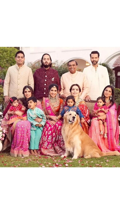 <p>मुकेश अंबानी ने अपने तीनों बच्चों,आकाश-ईशा और अनंत अंबानी की शादी में करोड़ों खर्च किए हैं लेकिन क्या आप जानते हैं कि अंबानी फैमिली ने सबसे ज्यादा पैसा किसकर खर्च किया है?</p>

