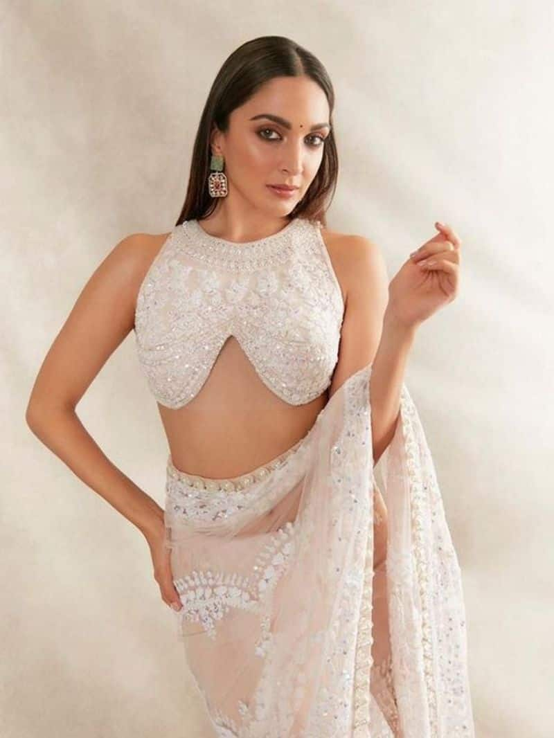 Kiara Advani trendy and stylish blouse design for Saree and Lehenga zkamn