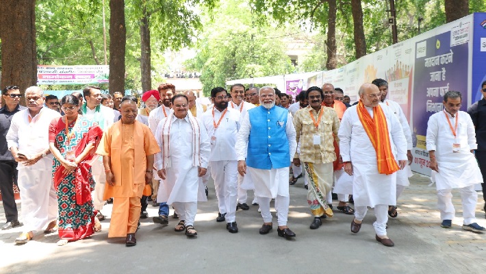 Loksabha elections 2024 : An honour to serve the people of this historic seat : Pm Modi on varanasi nomination 