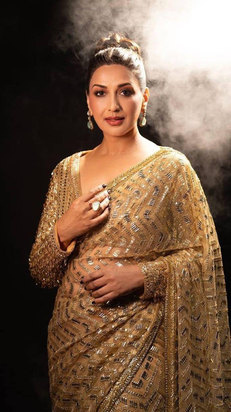 bollywood actress Sonali Bendre latest saree suits look for summer xbw