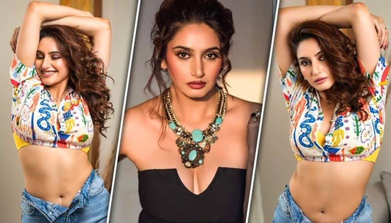 HOT photos: Kannada actress Ragini Dwivedi flaunts her toned body in unbuttoned jeans RBA