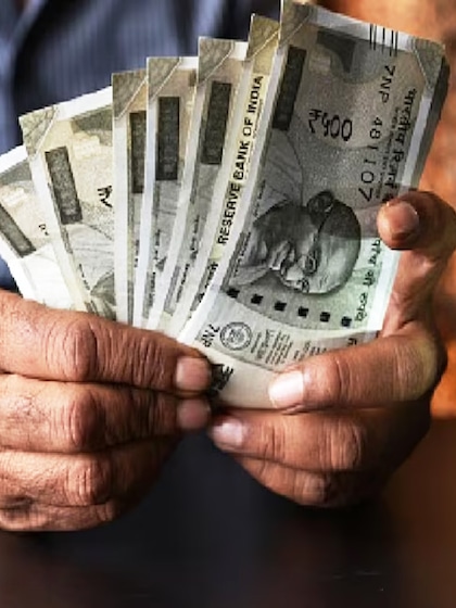 <p>हाल ही में दुनिया के सबसे अमीर लोगों लिस्ट जारी हुई। फोर्ब्स की जारी लिस्ट में कई भारतीय बिजनेसमैन शामिल हैं। आइए ऐसे 10 शख्सियतों के बारे में जानते हैं।  </p>
