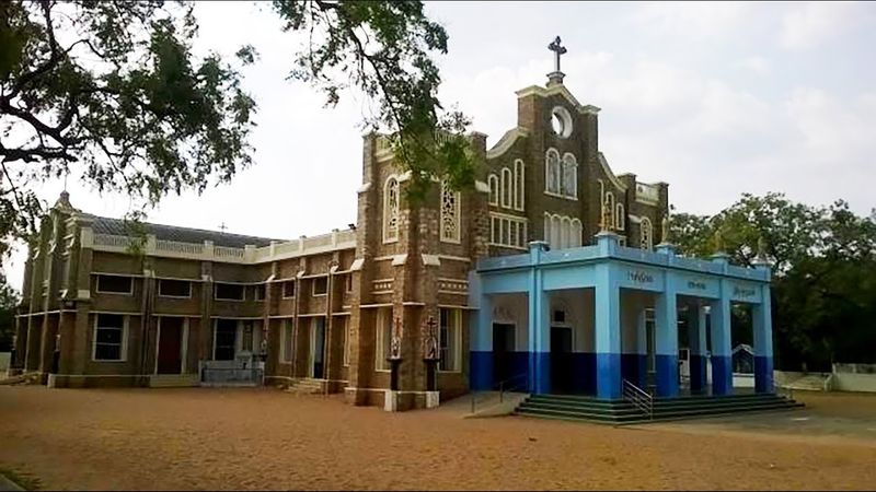 a father hanged death at church campus in tirunelveli district vel