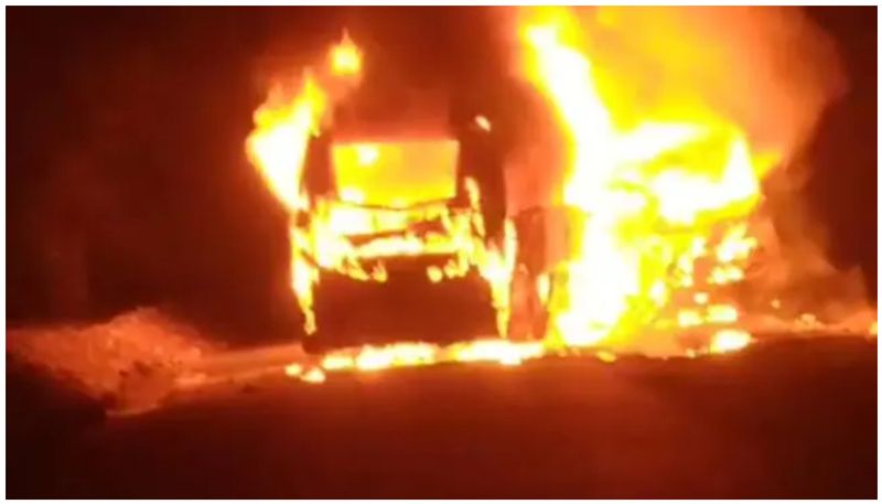 A tipper lorry collided with a bus and the bus caught fire; Six people died tragically and 20 people were injured