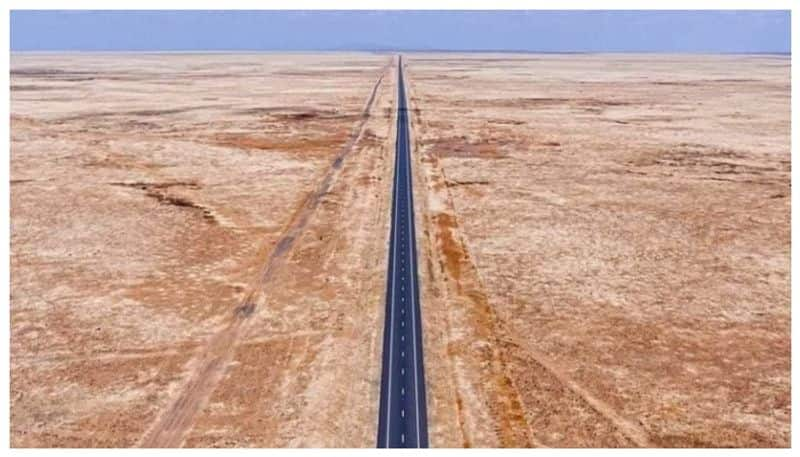 240 km World s Longest Straight Highway in Saudi Arabia 