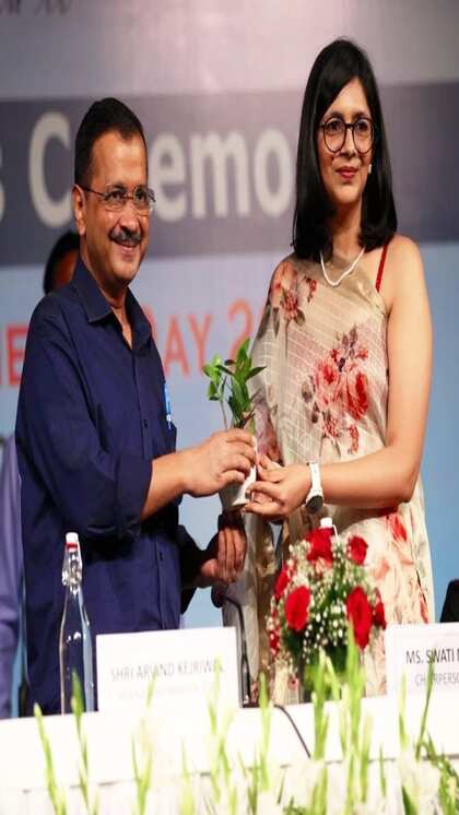 <p>CM अरविंद केजरीवाल भी मौन साधे हुए हैं। जिससे बीजेपी हमलावर हो गई है। स्वाती के साथ मारपीट की घटना होने के बाद भी अभी तक FIR नहीं दर्ज कराना चर्चा का विषय बना है।</p>

<p> </p>
