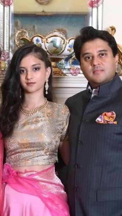 बेमिसाल खूबसूरती, हॉर्स राइडिंग का शौक, ऐसी हैं ज्योतिरादित्य की बेटी